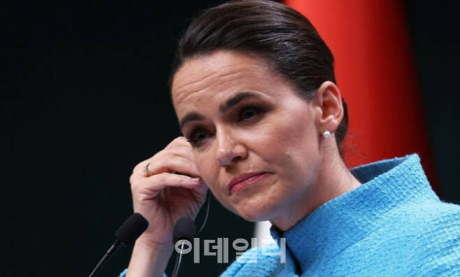 <b>헝가리</b>의 첫 여성 <b>대통령</b>, 1년9개월만 불명예 퇴진…이유는