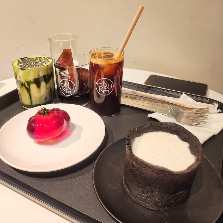  누데이크 도산 압구정로데오 디저트 카페 토마토젤리 콜로세오 피크그린티라떼