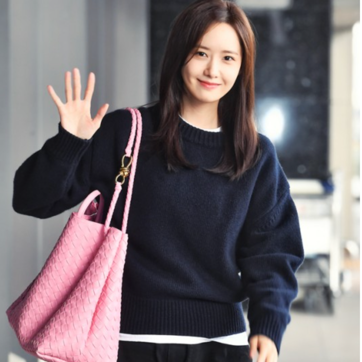  윤아 공항패션 30대 여자 명품가방 브랜드 추천 보테가베네타 안디아모 빅백 핸드백