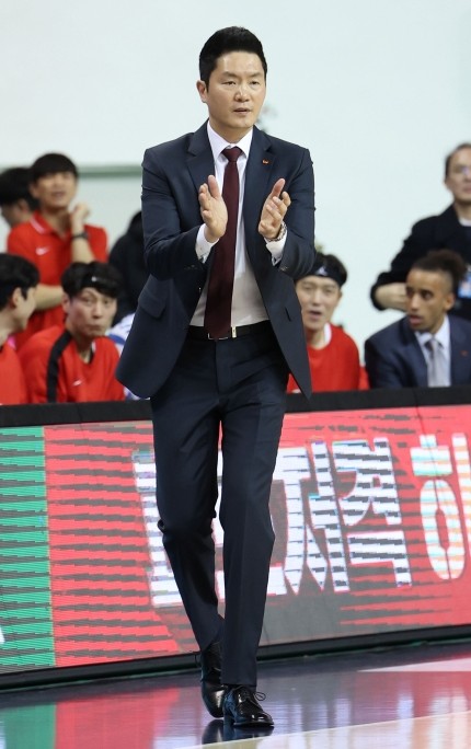 SK 나이츠 <b>전희철</b> <b>감독</b> 최소경기 100승 달성 축하드립니다