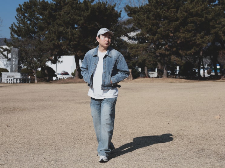  우알롱(Wooalong) 24SS, 남자 데님 자켓 & 팬츠 셋업과 볼캡 추천