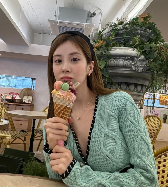  매력적인 여자 봄 패션 코디에서 빠지면 섭섭한 케이블 니트 크롭 브이넥 가디건 브랜드 추천 w. 서현