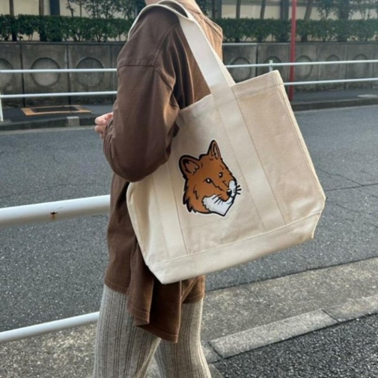  역대 최저가! 메종키츠네 폭스 헤드 토트백 가벼운 토트라 활용도 좋아요~