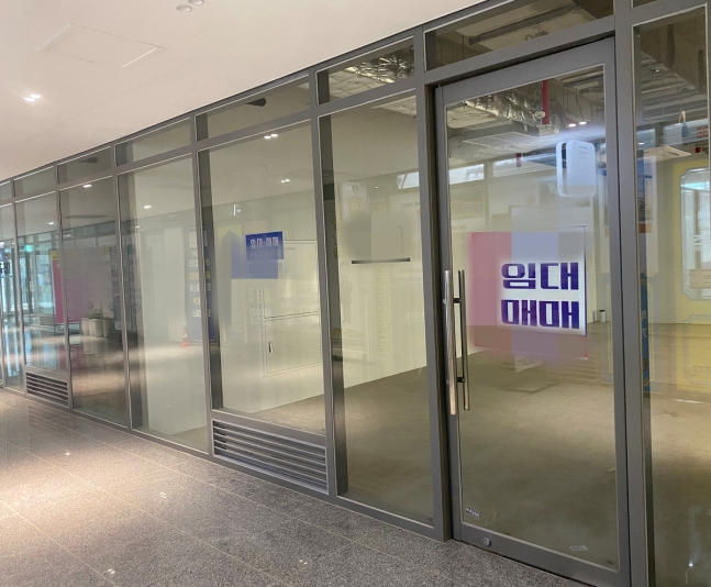 '애물단지' 된 지식산업센터…공실 대란에 작년 경매 70%↑ '애물단지' 된 지식산업센터…공실 대란에 작년 경매 70%↑