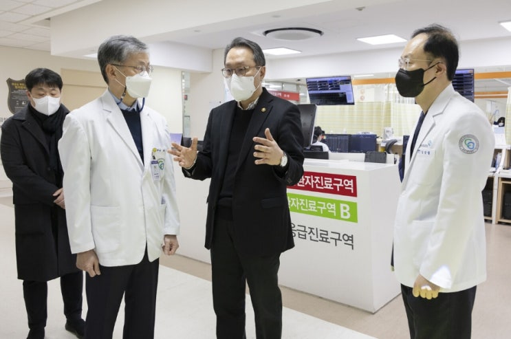 <b>차관</b>, 조국이 롤 모델?···비아냥 속 의료계 총궐기  <b>의사</b> 소득... 
