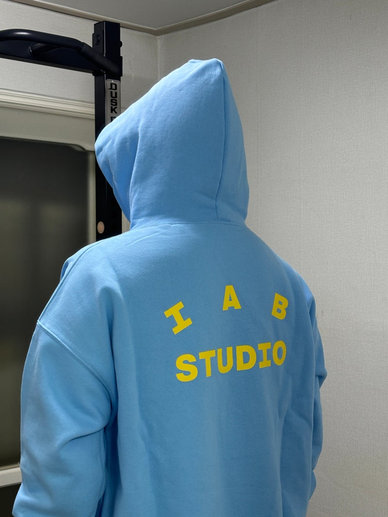 IAB STUDIO 아이앱스튜디오 3종 착샷_(Hoodie Sky Blue Lemon/T