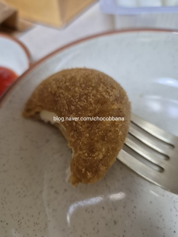 bhc 치킨 핫후라이드랑 치즈볼 bhc 치킨 핫후라이드랑 치즈볼