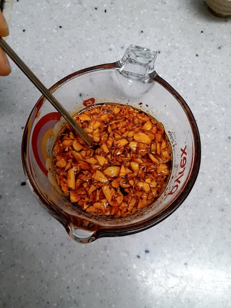  구수하고 감칠맛 나는 고추 기름내기, 이 고추기름이면 똥손도 요리 반은 성공!