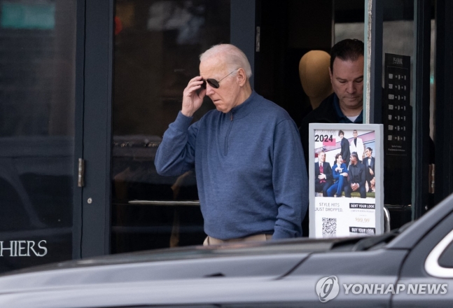 미국인 86% "바이든 재선하기엔 너무 고령"…특검보고서 후폭풍 미국인 86% "바이든 재선하기엔 너무 고령"…특검보고서 후폭풍