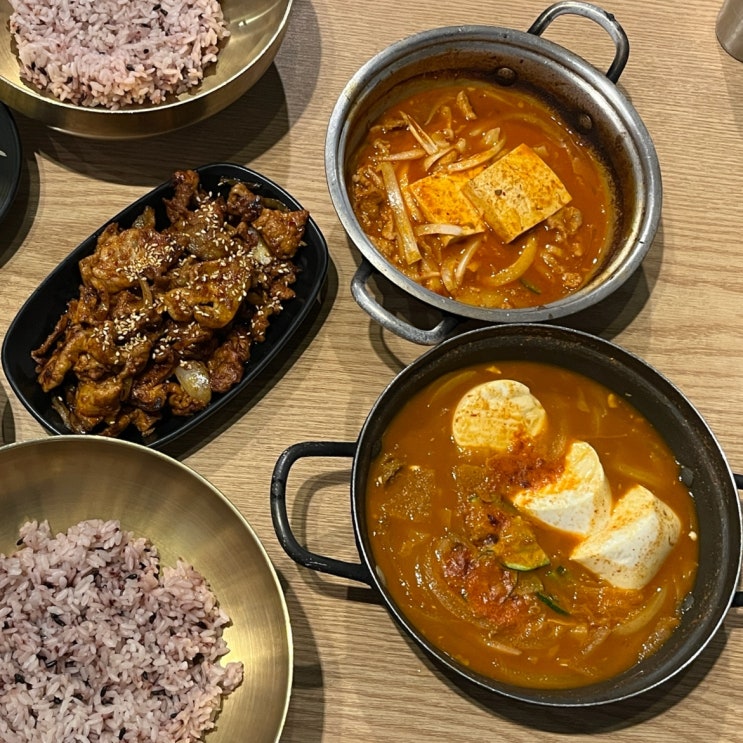  홍대 한식 맛집 한국인이라면 누구나 맛있을 홍대 김치찌개 맛집 밥장인 돼지찌개 홍대점