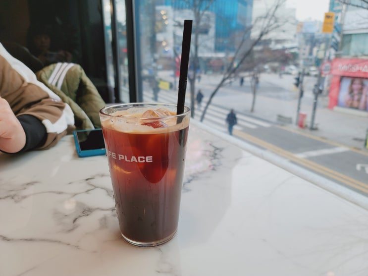  신촌 커피숍 카페플레이스 아메리카노 (ICE)