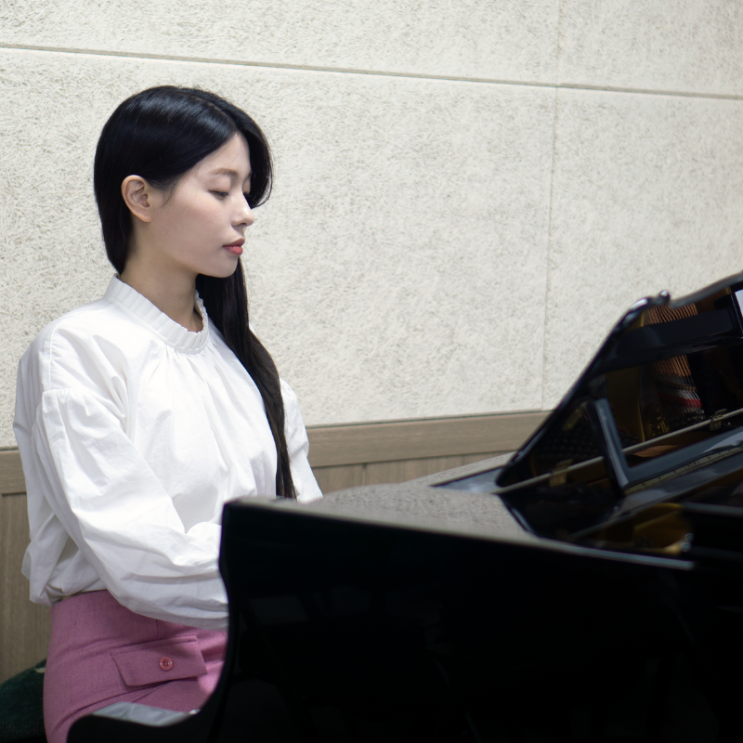  30대여성쇼핑몰 오가든 샵 프릴 블라우스 착용 리뷰