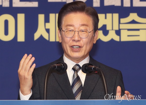 지고도 <b>이기는</b> 방법, <b>이재명</b>... 위성<b>정당</b>을 만들지 않겠다고... 