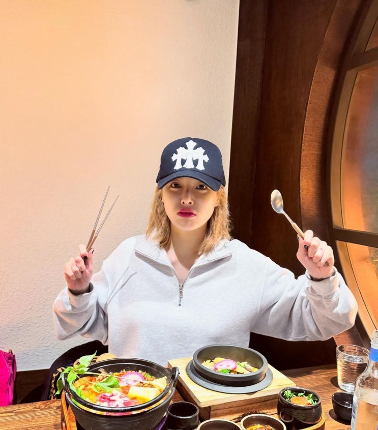 '대중 외면' 현아, 용준형이 찍어줬나?...설맞이 사진 공개 '대중 외면' 현아, 용준형이 찍어줬나?...설맞이 사진 공개