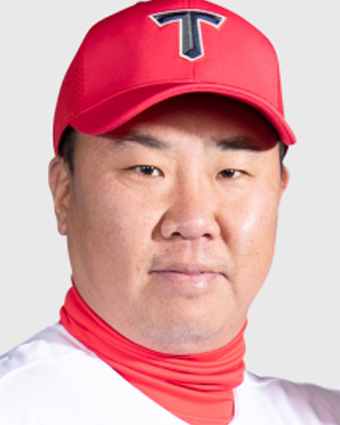 기아가 젊은 <b>감독</b> <b>이범호</b>를 <b>감독</b>으로 선임합니다.