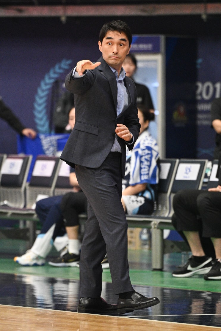 신한은행은 왜 ‘김승기식 교체’를 감행하지 않았나?