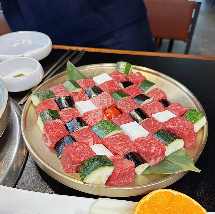  마늘 갈비와 깍두기 꽃살로 유명한 천호역 맛집 경송 후기