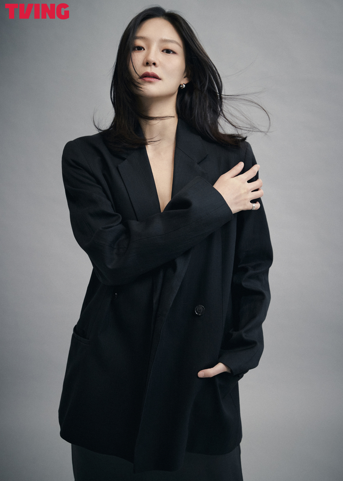 '19금 연기' 펼친 이솜, "처음 맛본 기혼의 세계"...결혼에 더욱 신중해져 '19금 연기' 펼친 이솜, "처음 맛본 기혼의 세계"...결혼에 더욱 신중해져