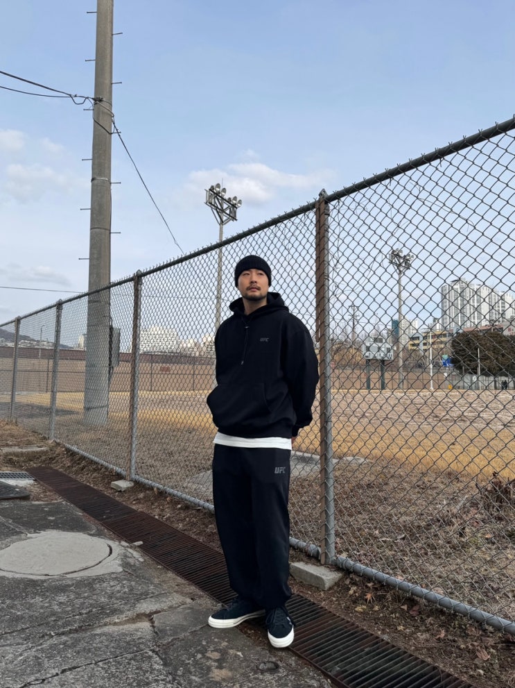  [OOTD]편하게 입을 꾸안꾸룩이 필요하다면?! / UFC 리플렉티브 로고 스웻 셋업