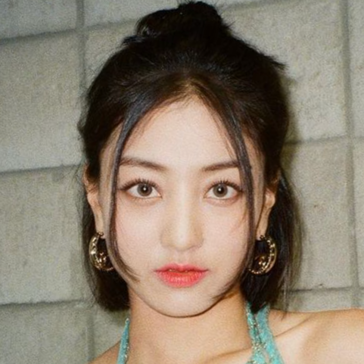 <b>트와이스</b> 지효 <b>러블리</b>️ 크롭 니트 가디건 어디꺼?