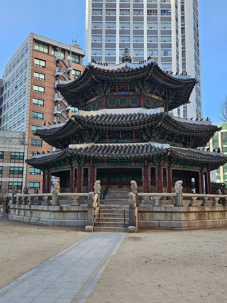 서울특별시 여행 (고종이 대한제국을 선포하고 황제로 즉위한 장소인 '환구단' : 원구단 정문, 황궁우, 석고단) 서울특별시 여행 (고종이 대한제국을 선포하고 황제로 즉위한 장소인 '환구단' : 원구단 정문, 황궁우, 석고단)