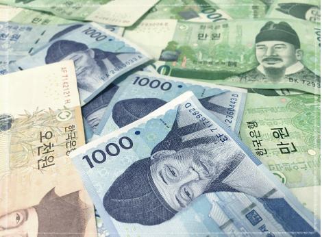 지폐 꿈 지갑에 지폐가 가득 들어 있는 꿈 새 지폐가 찢어지는 꿈 남이 지폐를 몇 장 주워 가진 걸 보는 꿈 빳빳한 지폐를 길바닥에서 주운 꿈 새 지폐를 줍는 꿈