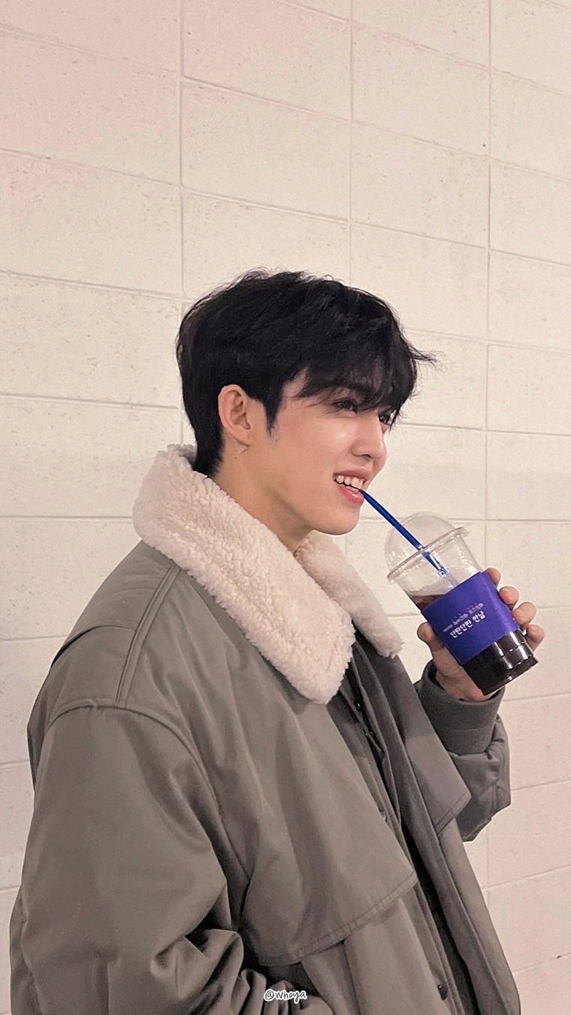 SEVENTEEN S.COUPS High-Resolution Wallpapers / Choi Seungcheol's Instagram Casual Outfit Photos