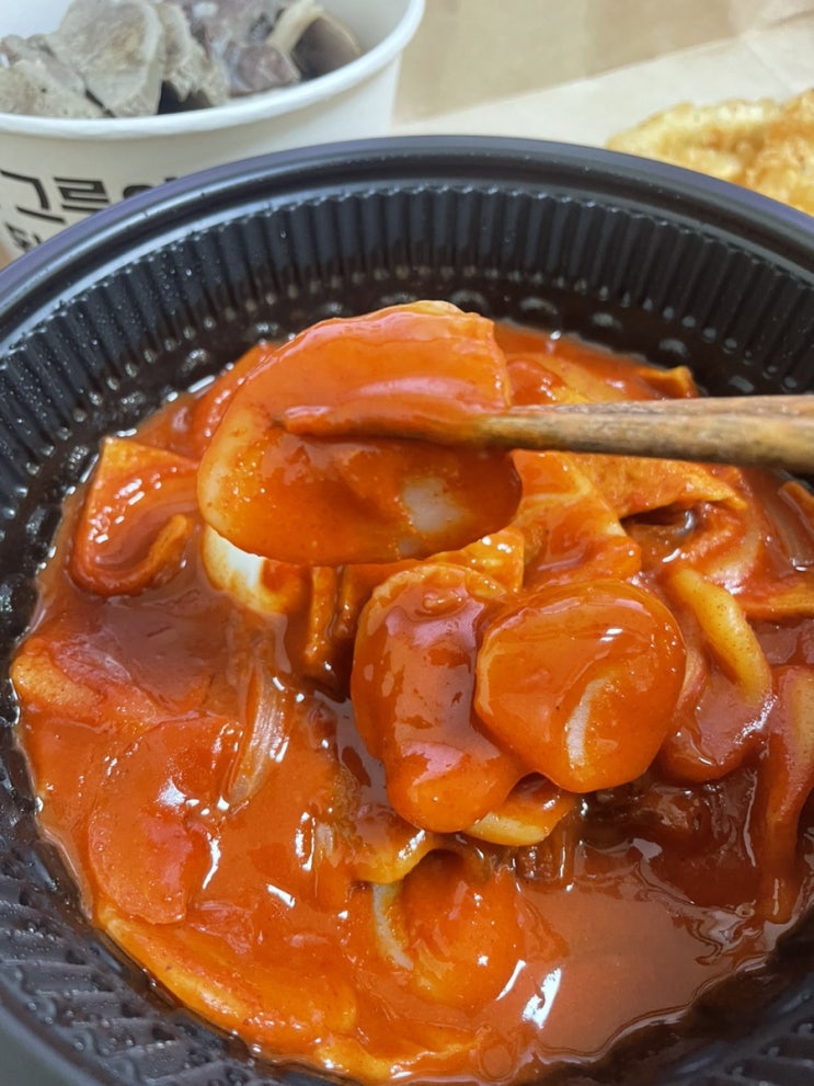  떡세스 수제비떡볶이 오징어튀김 순대 내장