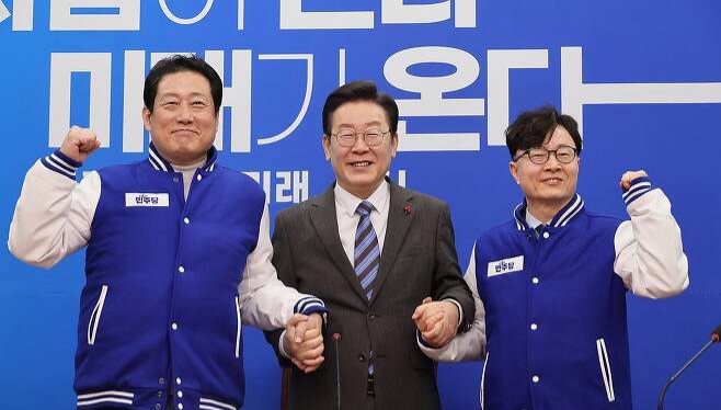 더불어민주당 영입 인재  18호, 19호 <b>유동철</b>·김상우 <b>교수</b> 발표... 