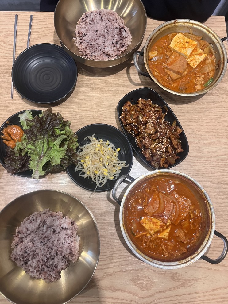 홍대 김치찌개 맛집 밥장인 돼지찌개 방문 후기