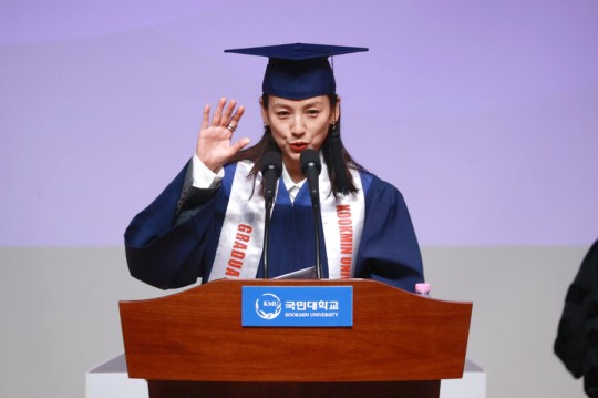 "그만 떠들고 노래 한곡…인생=독고다이" 이효리, 졸업식을... 