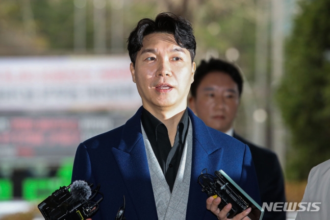 20억 횡령 인정 <b>박수홍</b> <b>친형 징역</b> 2년 선고 형수는 무죄