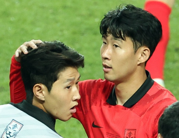 축구 <b>협회장</b> <b>정몽규</b>, 이 강인과 손흥민 뒤에 숨어있다.