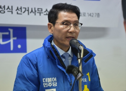 '<b>한동훈</b> 검언 유착 거짓 정보' <b>신성식</b>, 법무부 최고 징계 ‘해임’