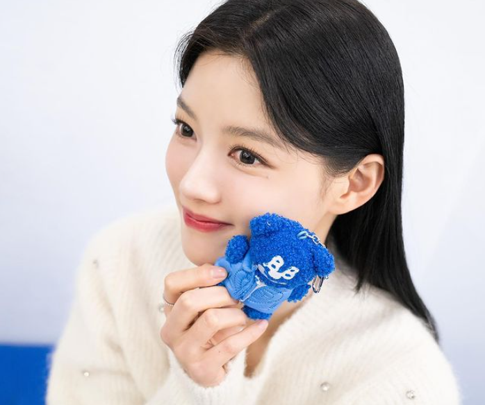  봄에 싱글로도 자켓과 함께 코디하기도 좋은 여성 알파카 크롭 니트 추천 w. 신세경 & 김유정