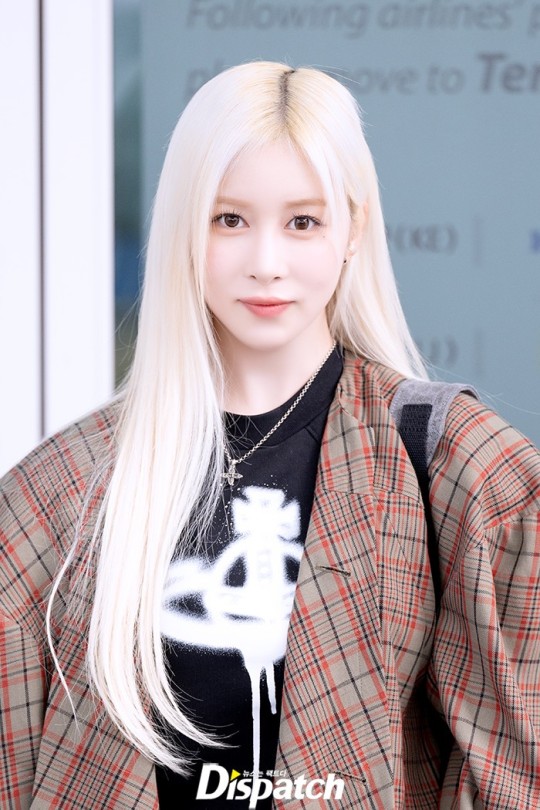 디스패치 [현장포토] "깜찍 혹은 도도"...다영, 금발의 인형