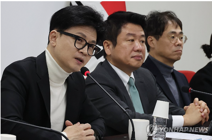 <b>한동훈</b>, '<b>사전투표</b> 날인' 재차 거론…이준석 "음모론자?... 