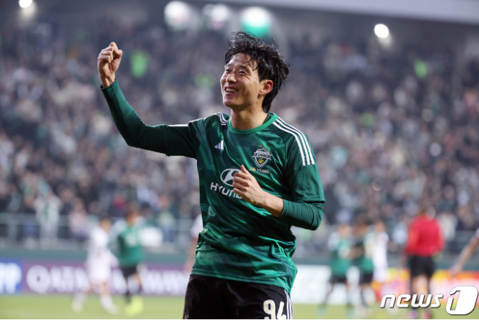 전북 현대 아챔 16강 1차전 포항 스틸러스에 2-0 승리하며 8강 진출 유리한 고지 선점 전북 현대 아챔 16강 1차전 포항 스틸러스에 2-0 승리하며 8강 진출 유리한 고지 선점