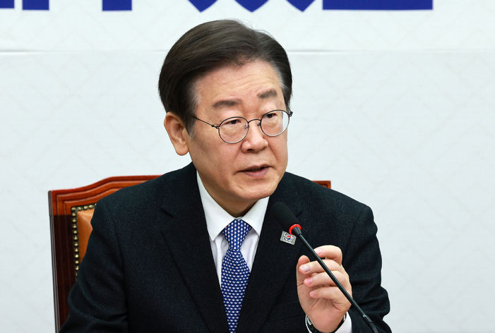 [코리아이글뉴스 제휴]<b>이재명</b> "<b>떡잎</b> 귀하지만 져야 <b>새순</b> 자란다... 