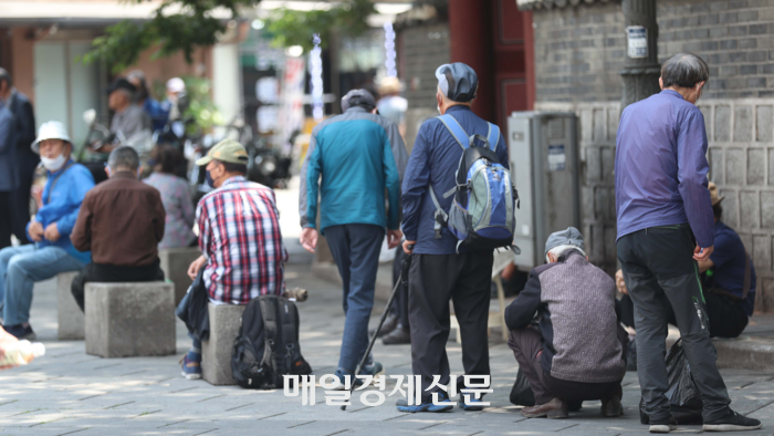 “요즘 노인들 역사상 가장 돈 많아”…없어서 못 들어간다는 ‘이곳’ 어디 “요즘 노인들 역사상 가장 돈 많아”…없어서 못 들어간다는 ‘이곳’ 어디