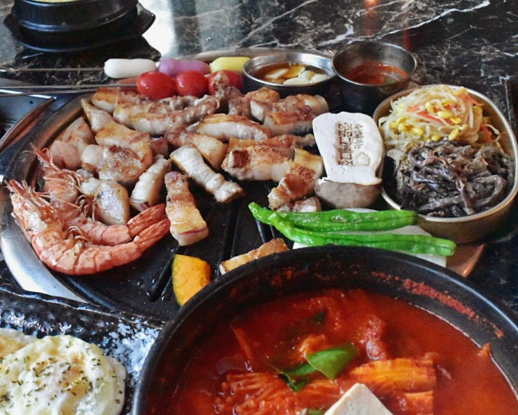  흑돼지 맛집의 새로운 기준을 만든 중문그때그집 서귀포본점