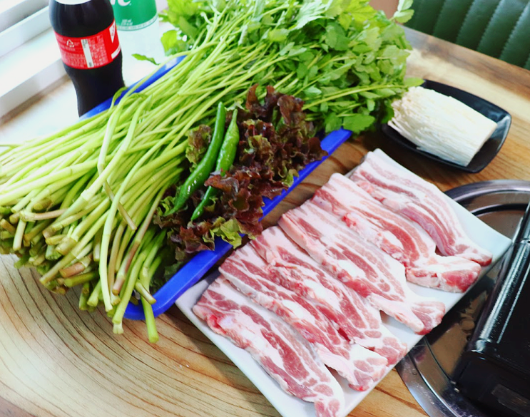  팔공산 등산 후 청산명가 팔공산본점에서 먹는 든든한 미나리 삼겹살