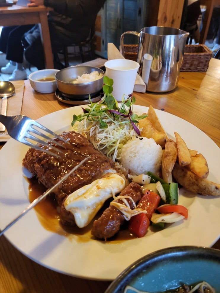  충주 맛집 카페 버섯전골 돈까스 와플 아이스크림이 맛있는 민들레