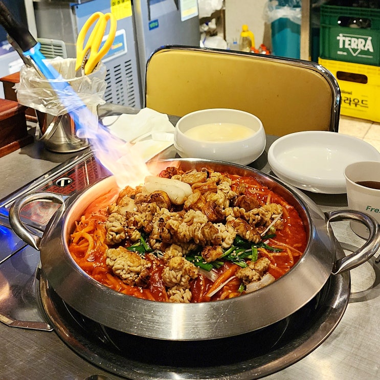 방이동맛집 개나리아구찜 먹자골목에 있는 이색적인 메뉴