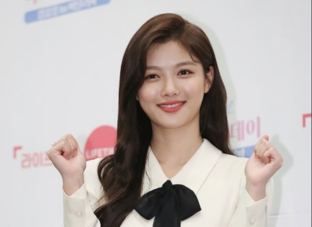 <b>김유정</b>, 소아암 <b>백혈병</b> 어린이 <b>위해</b> 1억 원 기부