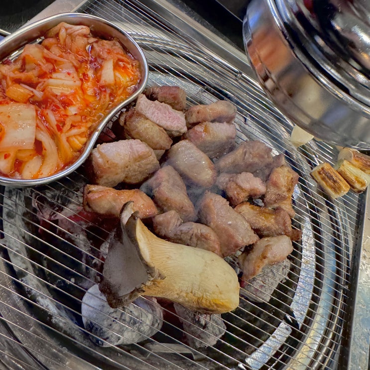 서울 수유역 맛집 동네 주민이 추천하는 고기 구워주는 집 이백돈 서울 수유역 맛집 동네 주민이 추천하는 고기 구워주는 집 이백돈