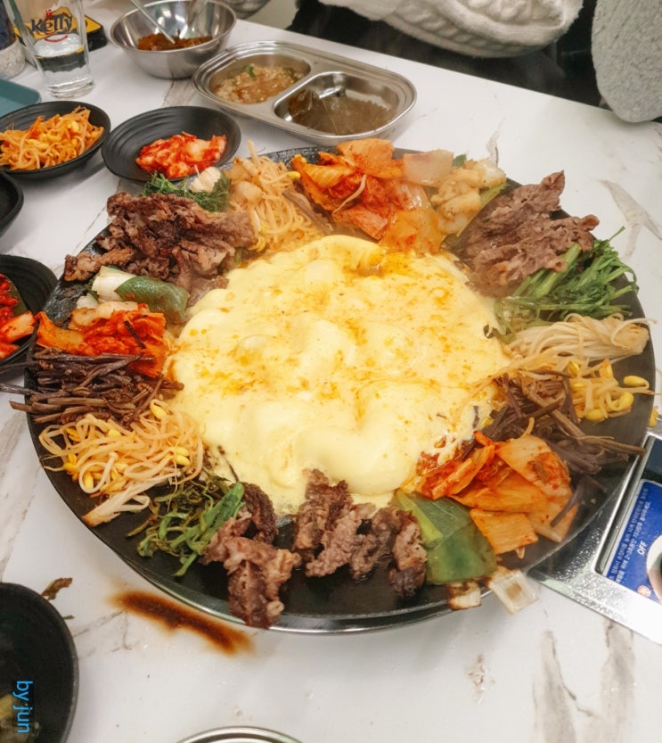  광주 남구 봉선동 운암회관 - 감탄사가 저절로 나오는 한우차돌박이 구절판 feat. 육회