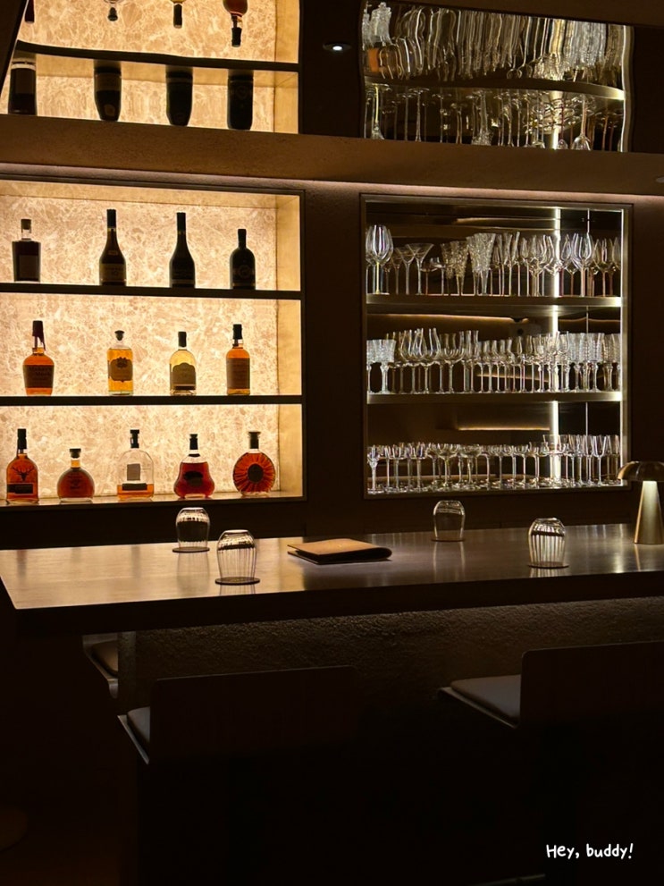  대구 동성로 와인바 BAR 8(8!) 데이트 즐기기 좋은 분위기다