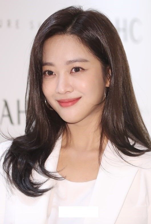 배우 <b>조보아</b>, <b>엑스와이지 스튜디오와</b> 전속 계약 체결 및 새로운... 