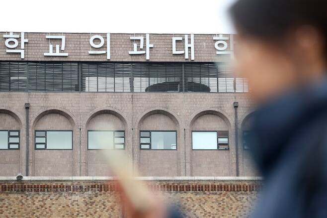 <b>빅5</b>병원 <b>전공의</b> 전원 19일까지 <b>집단</b>사직…20일 병원 떠난다